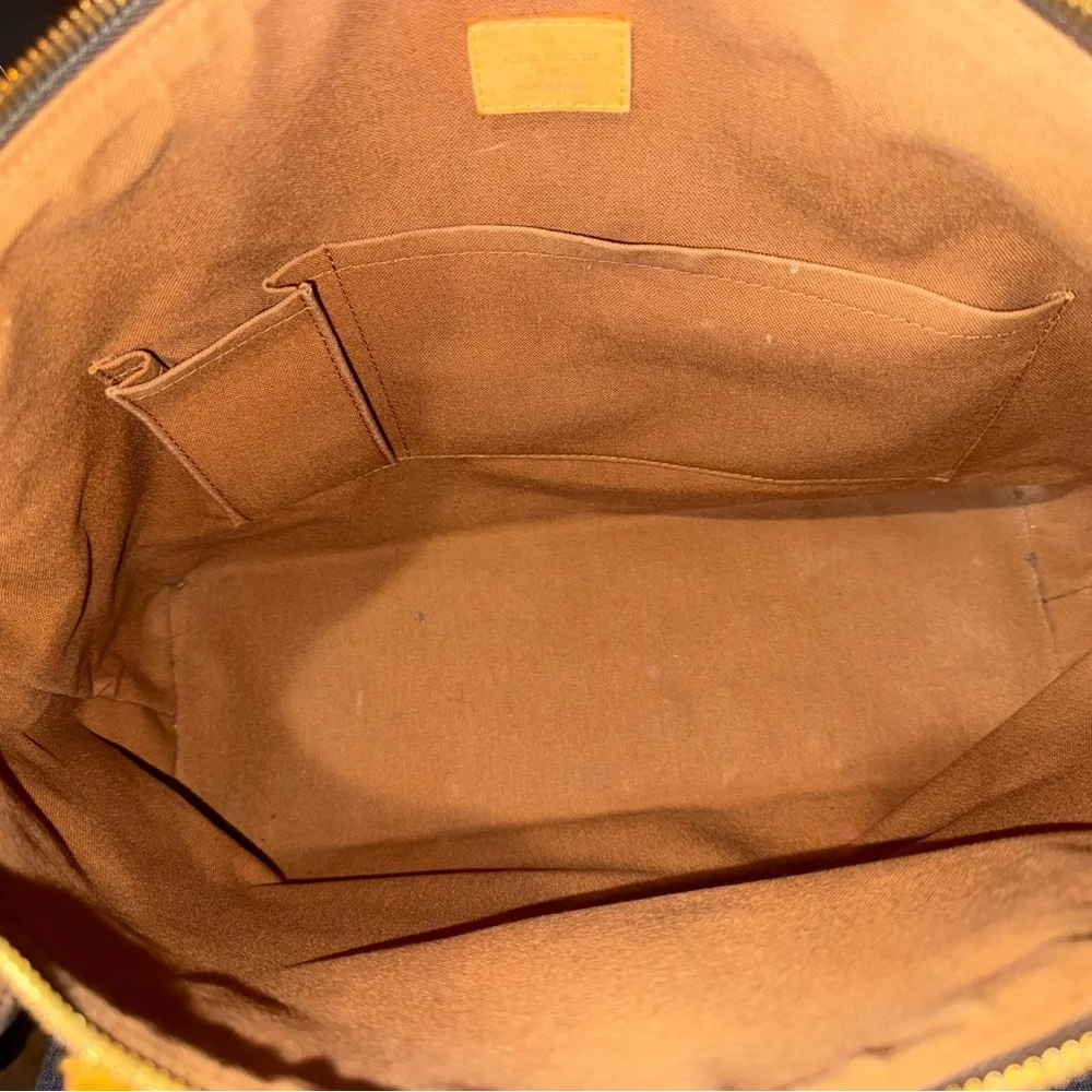 Louis Vuitton Classic Brown Monogram Shoulder Bag - Picture 4 of 12